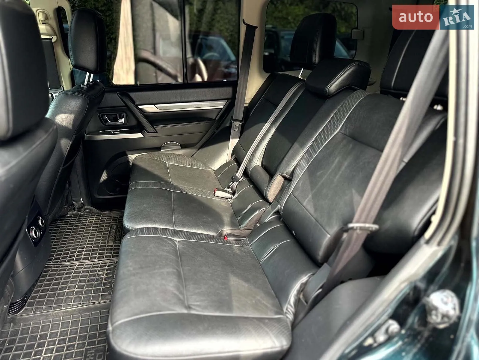 2014 Mitsubishi Pajero - мініатюра 16