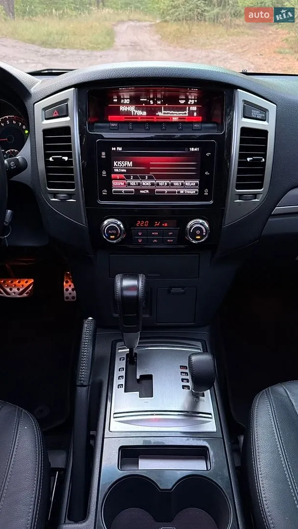 2018 Mitsubishi Pajero - мініатюра 18