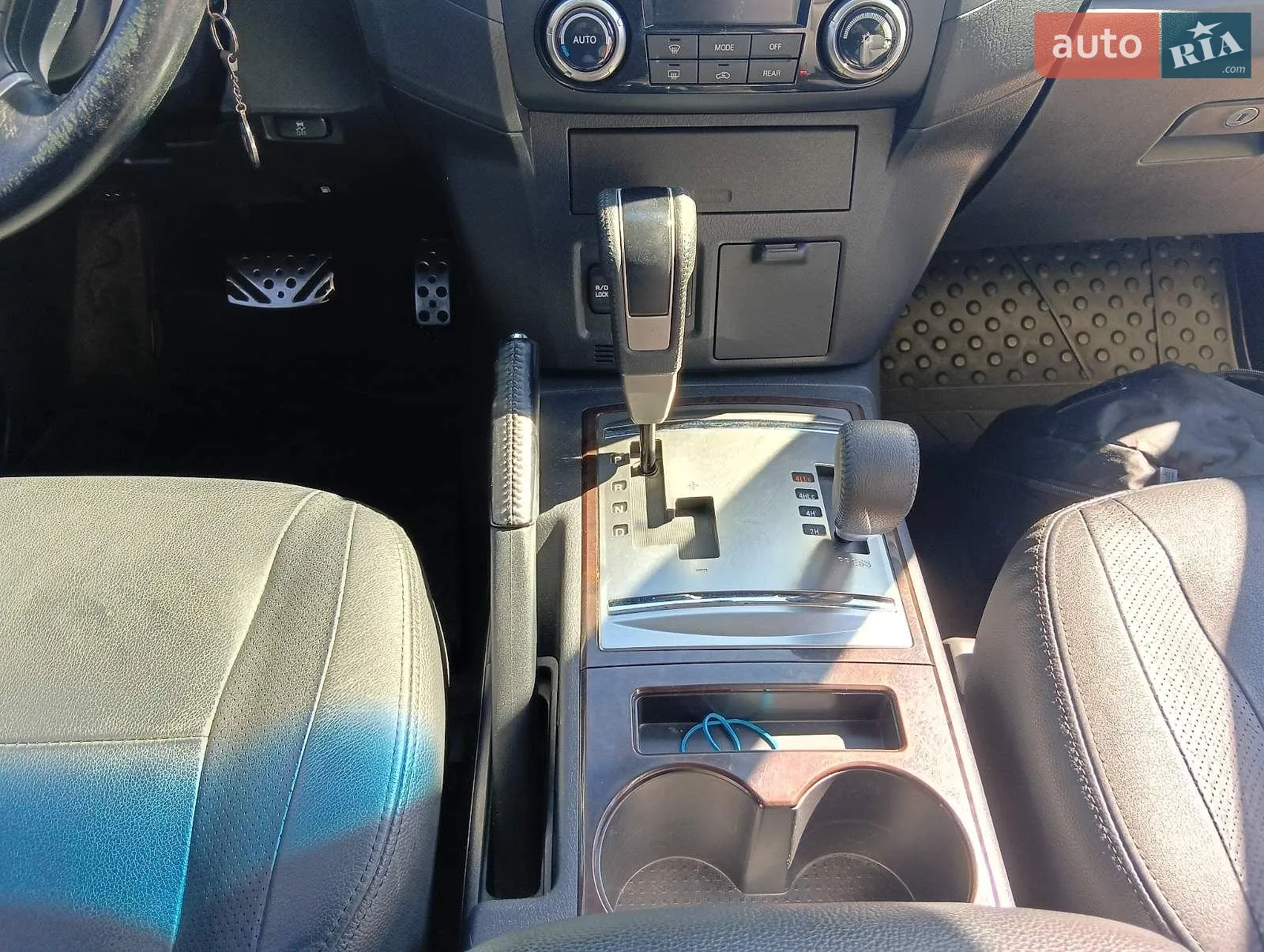 2014 Mitsubishi Pajero - мініатюра 10