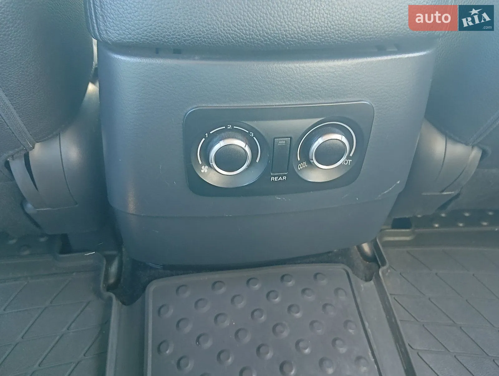 2014 Mitsubishi Pajero - мініатюра 15