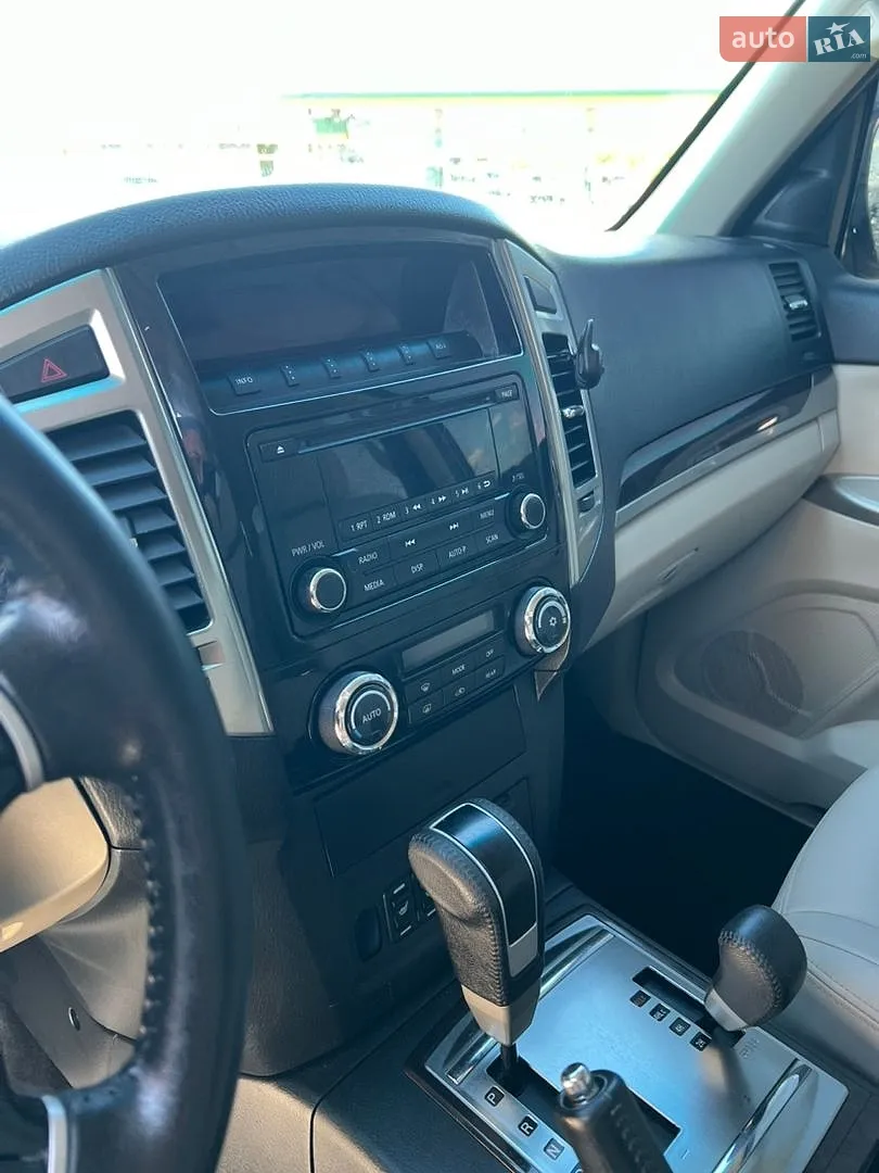 2017 Mitsubishi Pajero - мініатюра 15