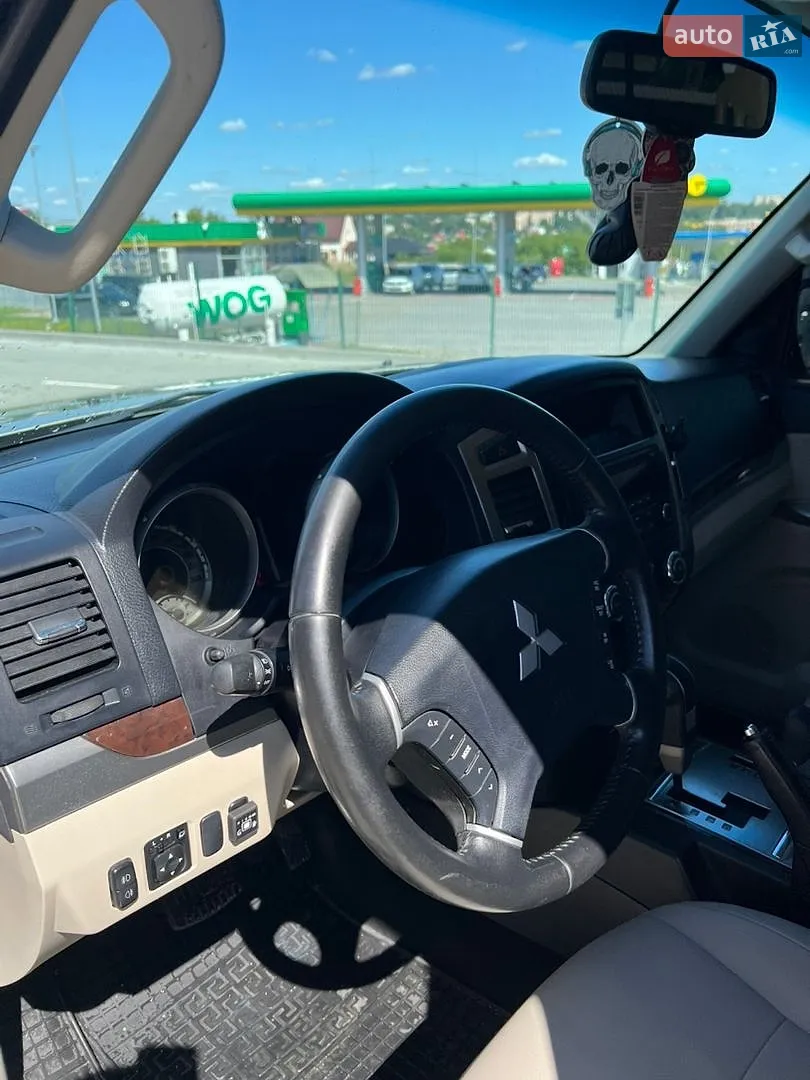 2017 Mitsubishi Pajero - мініатюра 23