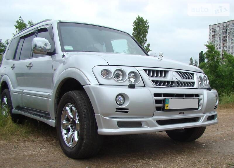 Mitsubishi pajero 2003 года