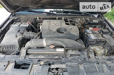 Позашляховик / Кросовер Mitsubishi Pajero 2009 в 
