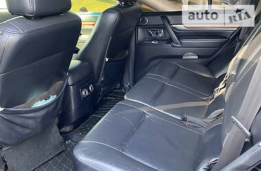 Позашляховик / Кросовер Mitsubishi Pajero 2008 в 
