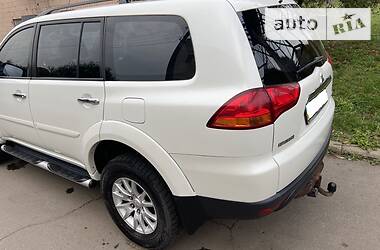 Внедорожник / Кроссовер Mitsubishi Pajero 2012 в Луцке