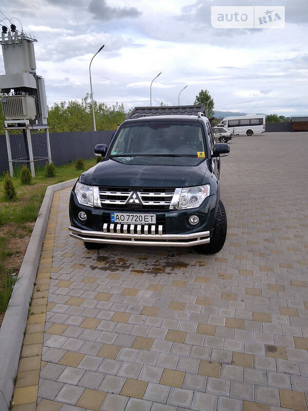 Позашляховик / Кросовер Mitsubishi Pajero 2013 в Ужгороді