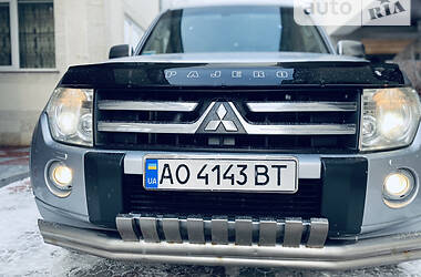 Внедорожник / Кроссовер Mitsubishi Pajero 2010 в Тячеве