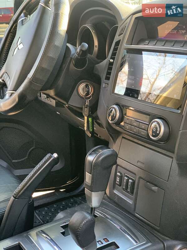 Внедорожник / Кроссовер Mitsubishi Pajero 2010 в Киеве