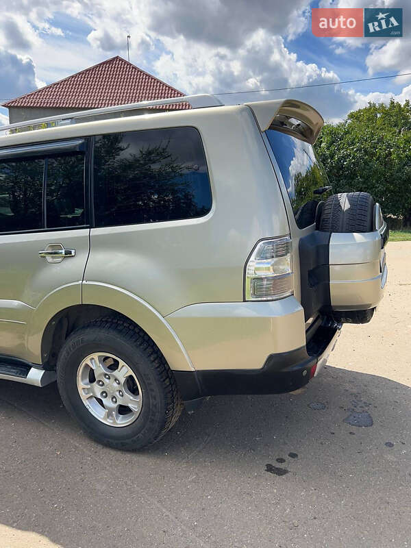 Внедорожник / Кроссовер Mitsubishi Pajero 2007 в Одессе