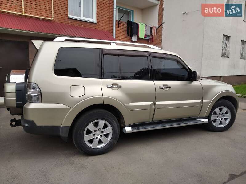 Внедорожник / Кроссовер Mitsubishi Pajero 2007 в Чорткове