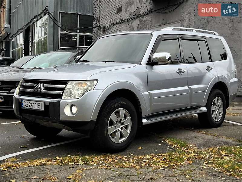 Позашляховик / Кросовер Mitsubishi Pajero 2008 в Києві