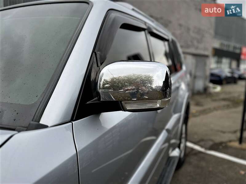 Позашляховик / Кросовер Mitsubishi Pajero 2008 в Києві