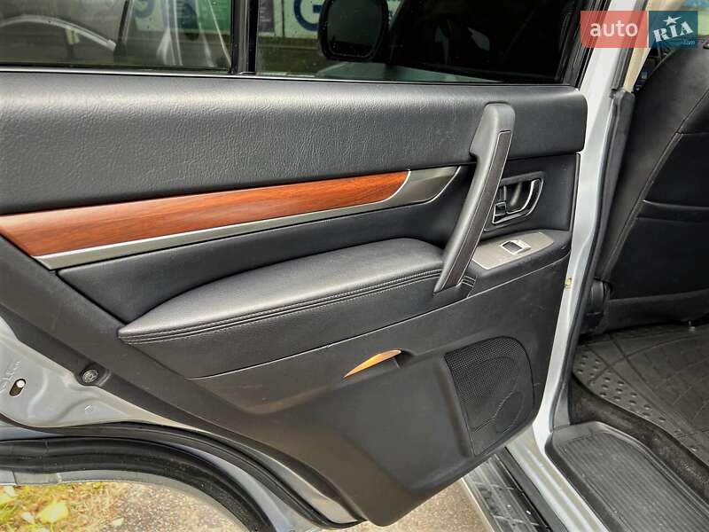 Позашляховик / Кросовер Mitsubishi Pajero 2008 в Києві