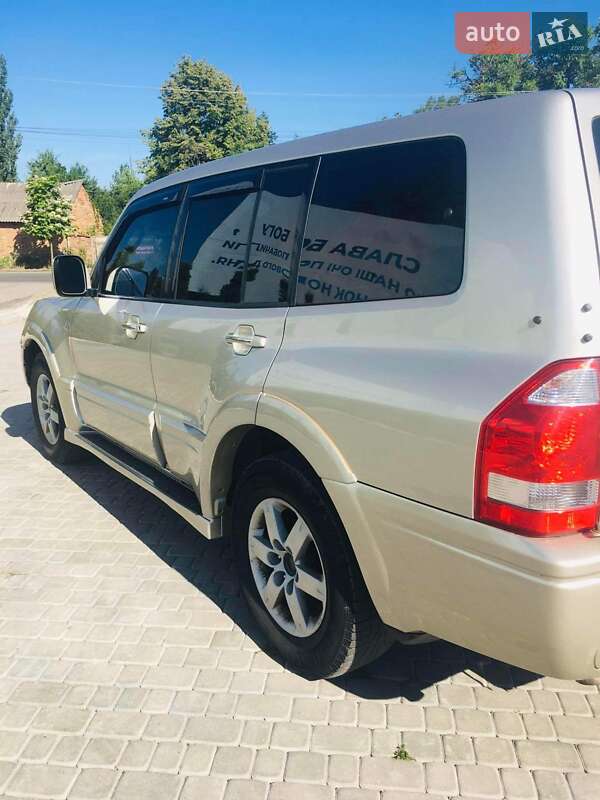 Внедорожник / Кроссовер Mitsubishi Pajero 2005 в Иршаве