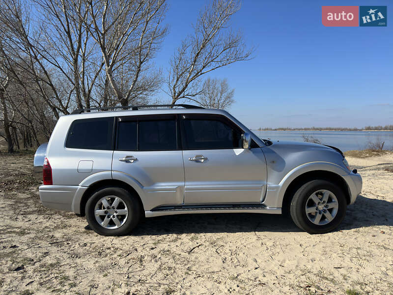 Внедорожник / Кроссовер Mitsubishi Pajero 2005 в Черкассах
