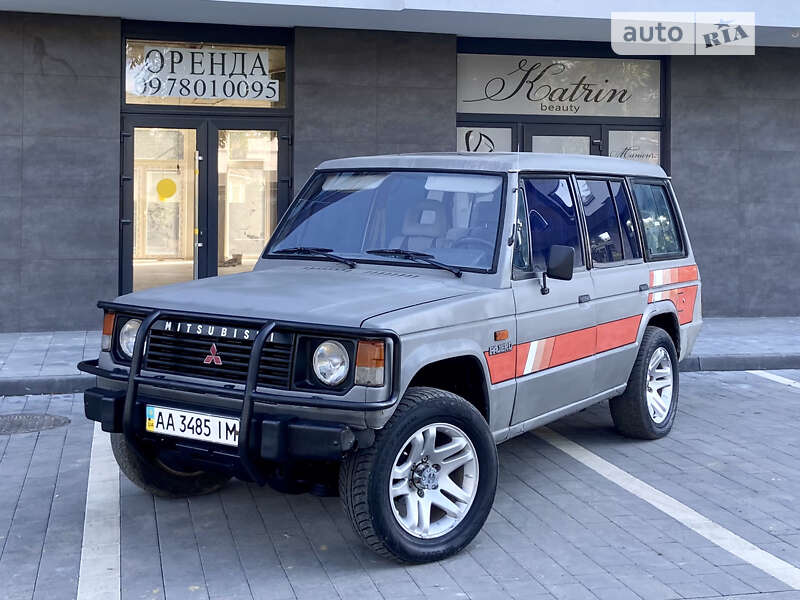 Внедорожник / Кроссовер Mitsubishi Pajero 1990 в 