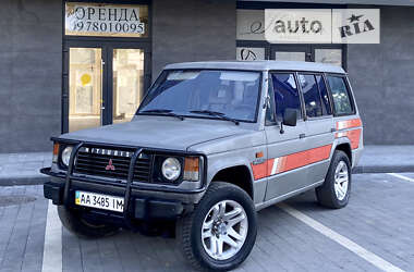 Внедорожник / Кроссовер Mitsubishi Pajero 1990 в 