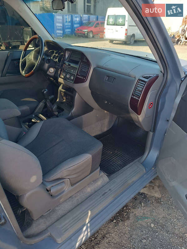 Внедорожник / Кроссовер Mitsubishi Pajero 2002 в Ужгороде