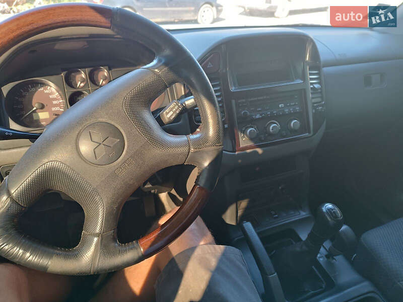 Внедорожник / Кроссовер Mitsubishi Pajero 2002 в Ужгороде