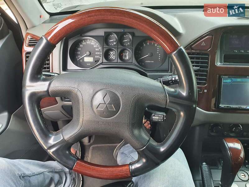 Внедорожник / Кроссовер Mitsubishi Pajero 2005 в Львове