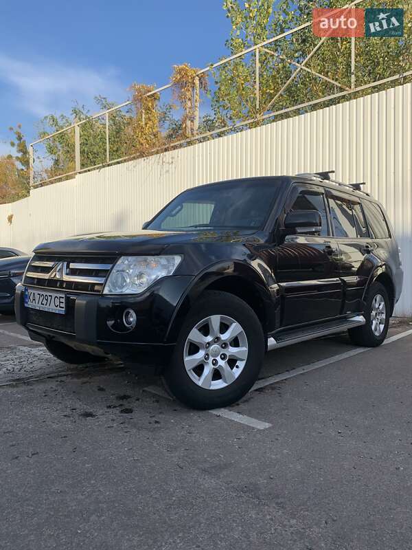 Внедорожник / Кроссовер Mitsubishi Pajero 2010 в Киеве