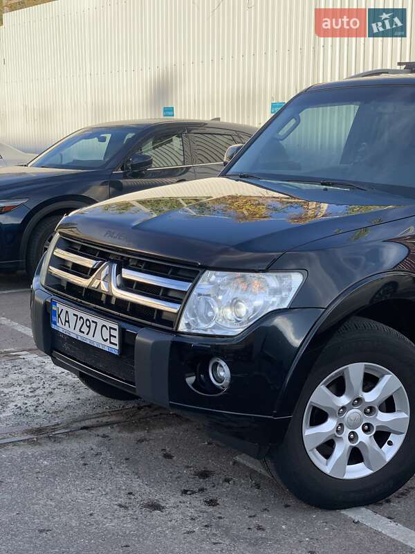 Внедорожник / Кроссовер Mitsubishi Pajero 2010 в Киеве