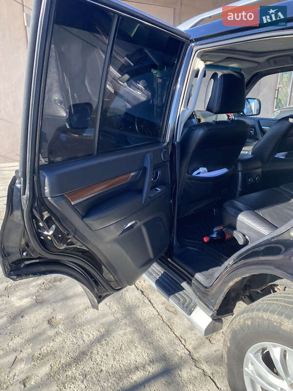 Внедорожник / Кроссовер Mitsubishi Pajero 2008 в Остроге