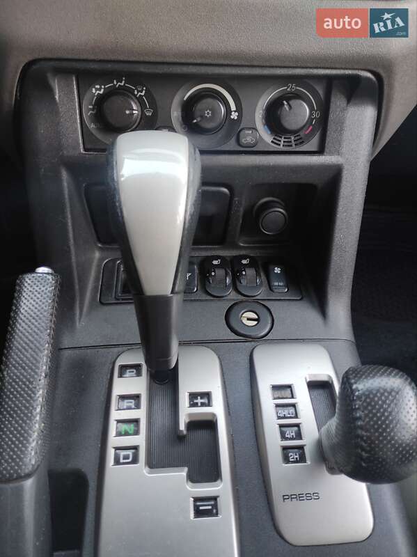 Внедорожник / Кроссовер Mitsubishi Pajero 2003 в Харькове