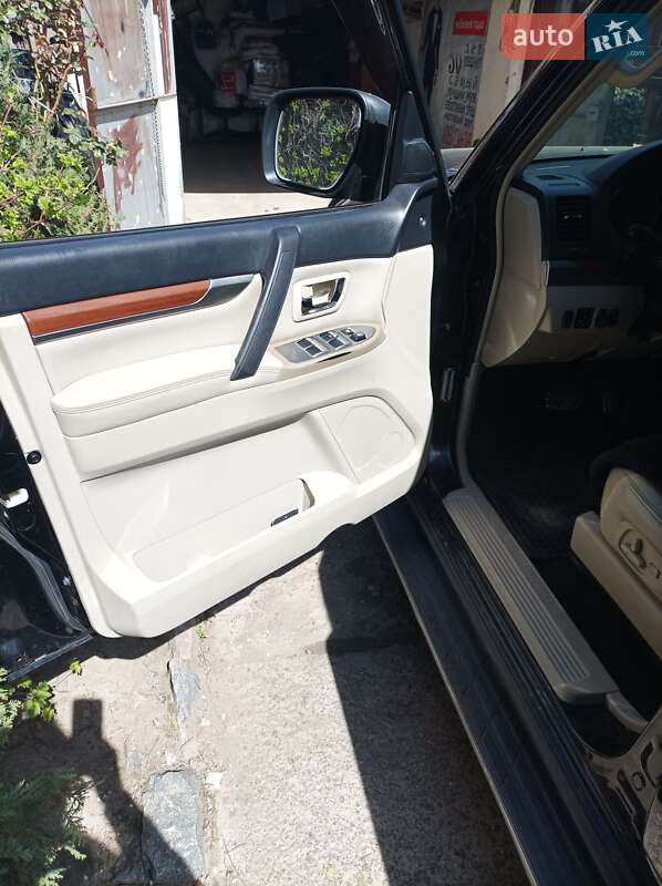 Позашляховик / Кросовер Mitsubishi Pajero 2007 в Одесі