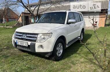 Внедорожник / Кроссовер Mitsubishi Pajero 2007 в Ромнах