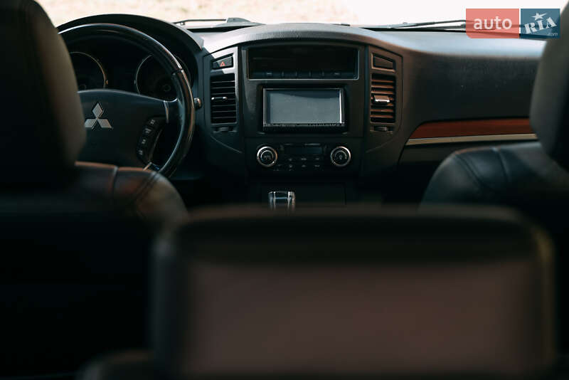 Внедорожник / Кроссовер Mitsubishi Pajero 2008 в Киеве