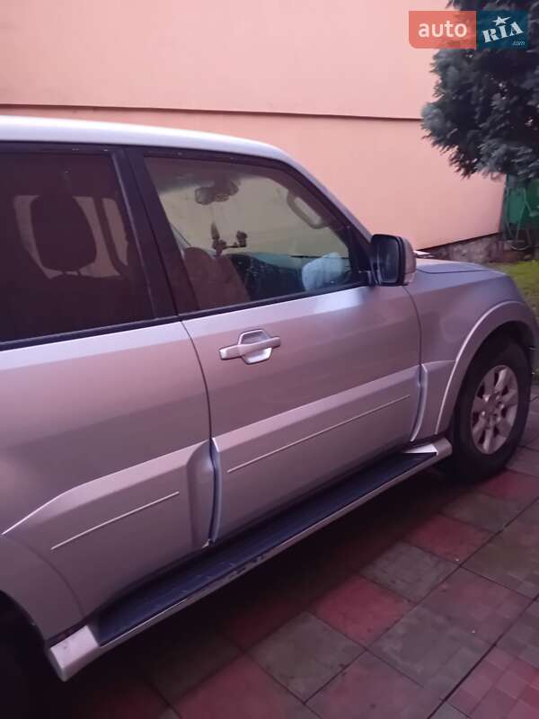 Позашляховик / Кросовер Mitsubishi Pajero 2015 в Виноградові