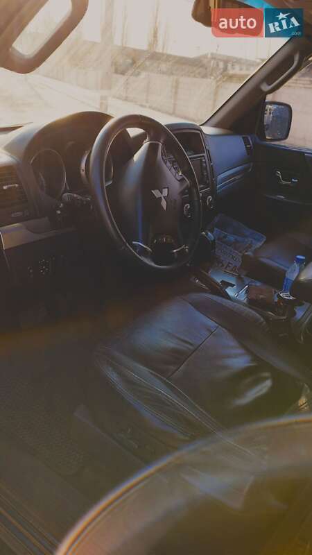 Внедорожник / Кроссовер Mitsubishi Pajero 2008 в Никополе