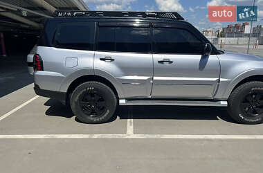 Внедорожник / Кроссовер Mitsubishi Pajero 2007 в Киеве