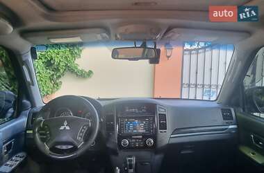 Внедорожник / Кроссовер Mitsubishi Pajero 2010 в 