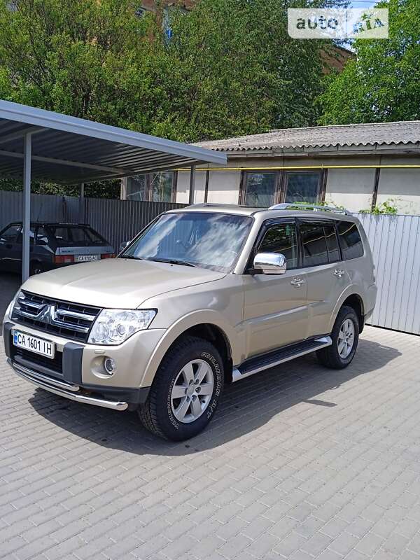 Позашляховик / Кросовер Mitsubishi Pajero 2008 в Тальному