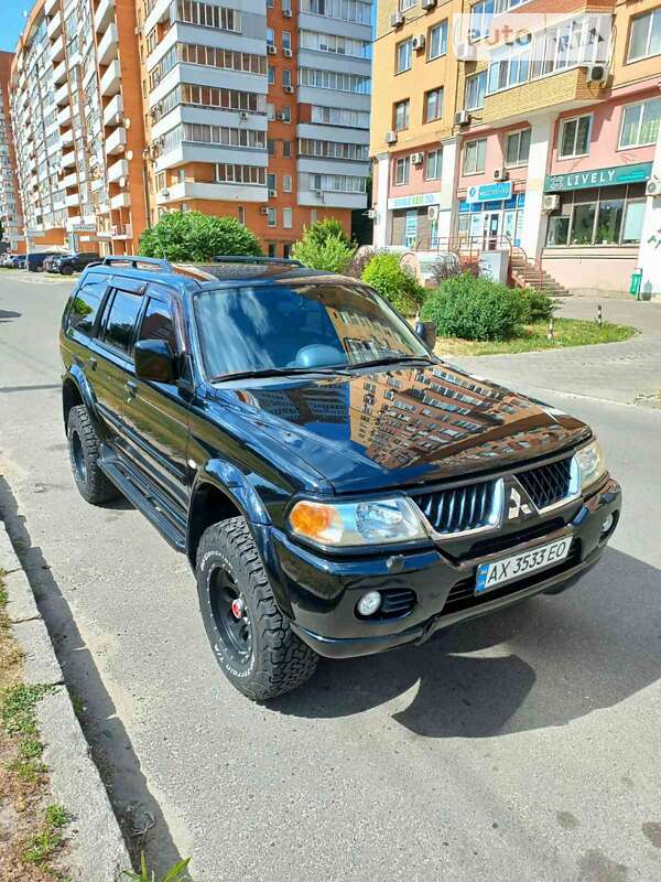 Позашляховик / Кросовер Mitsubishi Pajero 2006 в Харкові