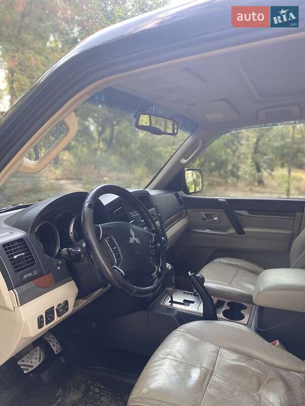 Внедорожник / Кроссовер Mitsubishi Pajero 2007 в Николаеве