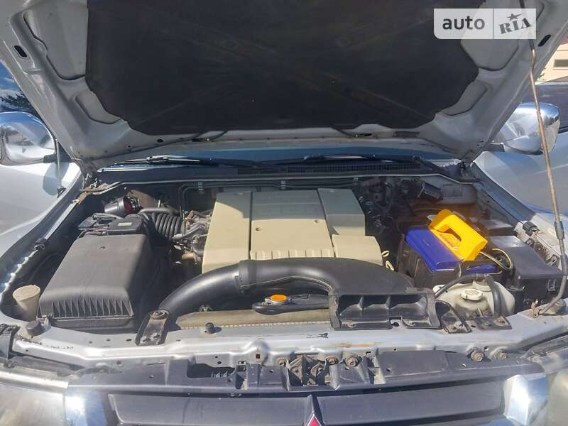 Внедорожник / Кроссовер Mitsubishi Pajero 2001 в Сколе фото 10 Внедорожник / Кроссовер Mitsubishi Pajero 2001 в Сколе