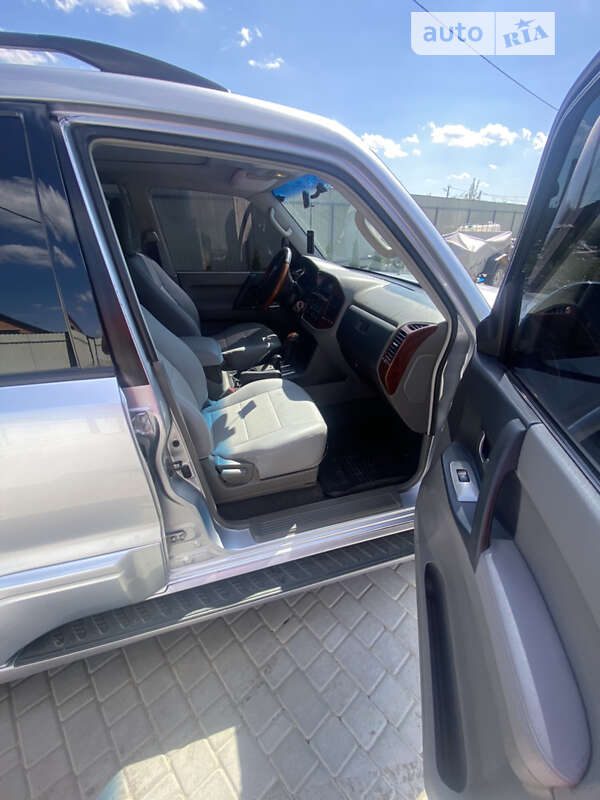 Внедорожник / Кроссовер Mitsubishi Pajero 2005 в Каменец-Подольском