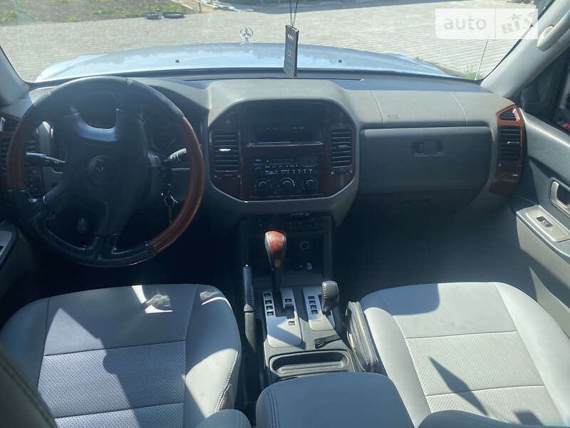 Внедорожник / Кроссовер Mitsubishi Pajero 2005 в Каменец-Подольском