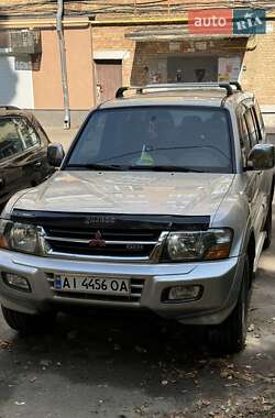 Внедорожник / Кроссовер Mitsubishi Pajero 2000 в 