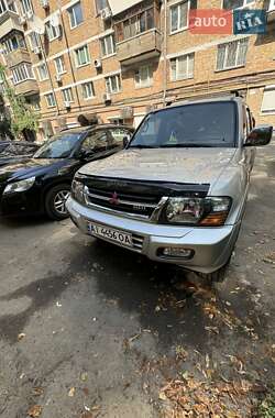 Внедорожник / Кроссовер Mitsubishi Pajero 2000 в 