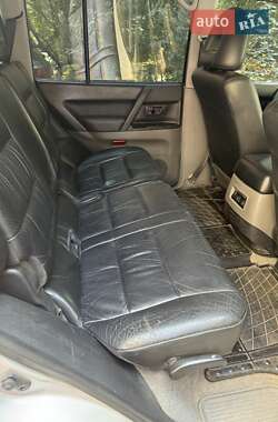 Внедорожник / Кроссовер Mitsubishi Pajero 2000 в 