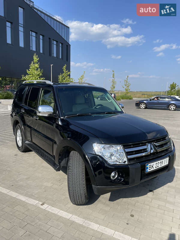 Внедорожник / Кроссовер Mitsubishi Pajero 2007 в Вараше