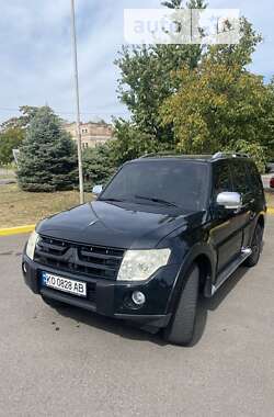 Позашляховик / Кросовер Mitsubishi Pajero 2007 в Мукачевому