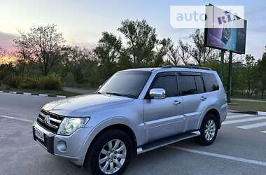 Позашляховик / Кросовер Mitsubishi Pajero 2010 в Запоріжжі