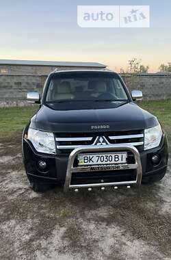 Внедорожник / Кроссовер Mitsubishi Pajero 2009 в Сарнах