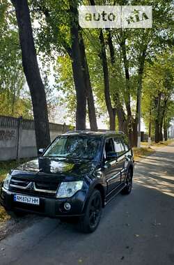 Внедорожник / Кроссовер Mitsubishi Pajero 2008 в Коростене